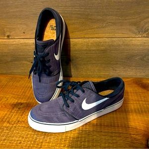 Nike skateboard, shoes and blue Practically brand new